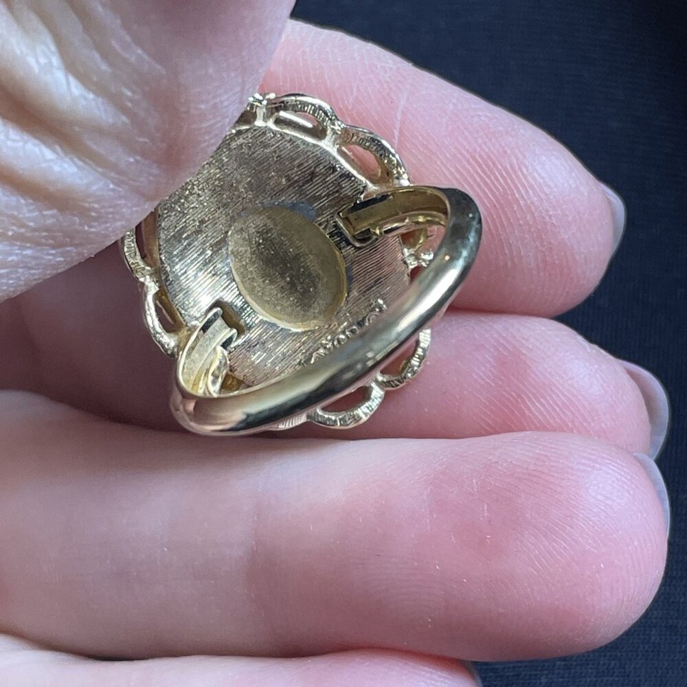 Vintage 1970s Signed Avon Floral Porcelain Locket Ring Gold-tone Sz 6.5 - 7.25 - Picture 7 of 10